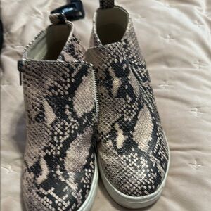 Time and Tru Cream and Black Wedges with Elegant Design